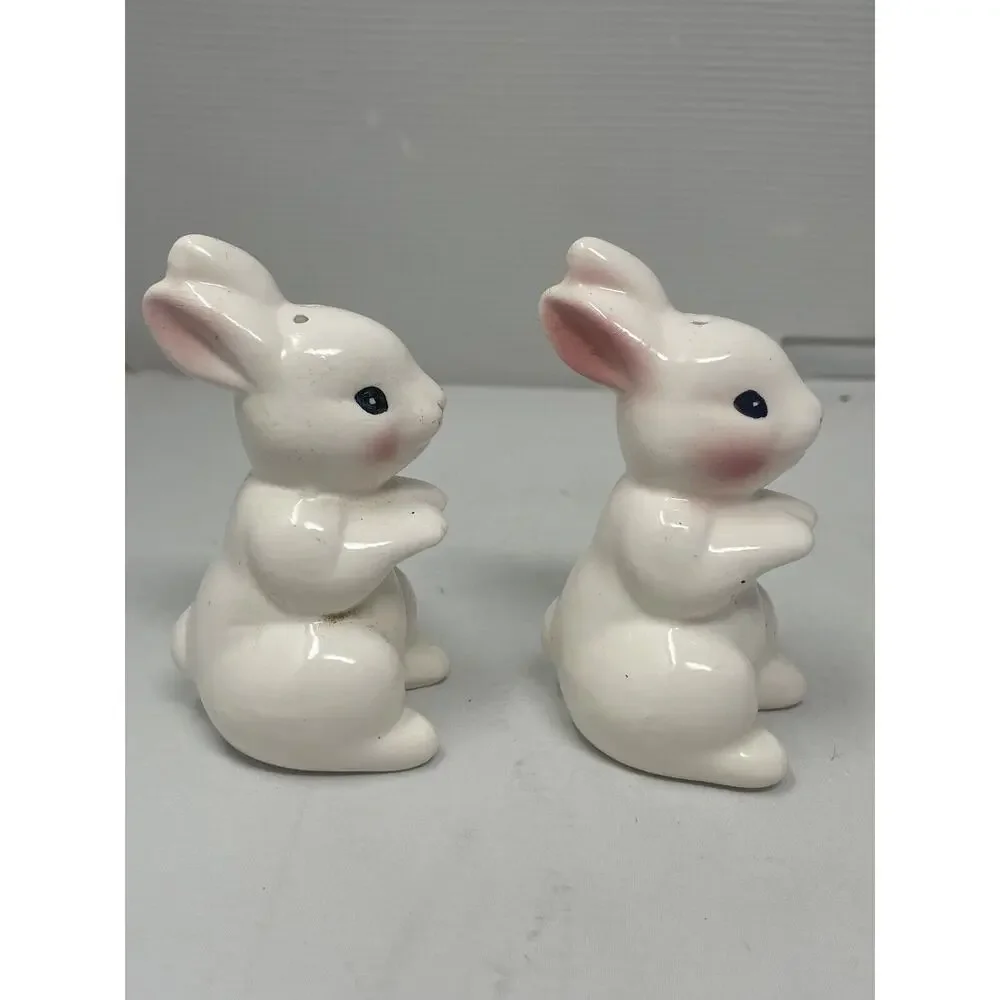 Vtg Salt Pepper Shaker Set Bunny Rabbits Mid Century White‎ Pink Easter Spring